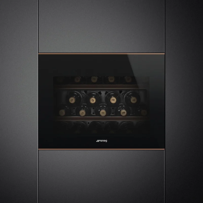Виноохладители Виноохладител за вграждане Smeg CVI621NR3
